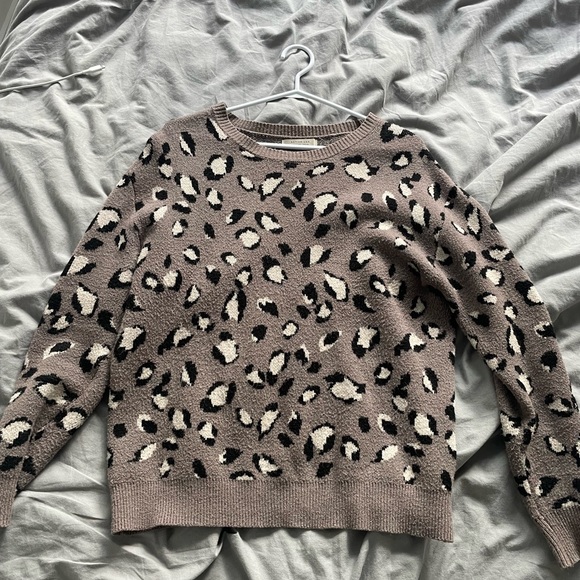 Cheetah Print Knit - Picture 2 of 4